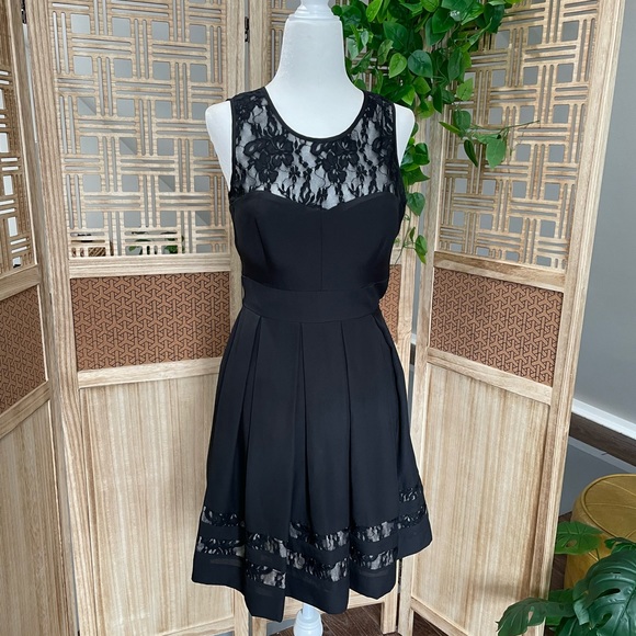 Black Lace Detail Dress by Guess - Picture 3 of 7